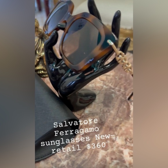 NWB🍀🏵 Salvatore Ferragamo Tortoise Sunglasses with Black Case Retail $360 - Picture 4 of 5